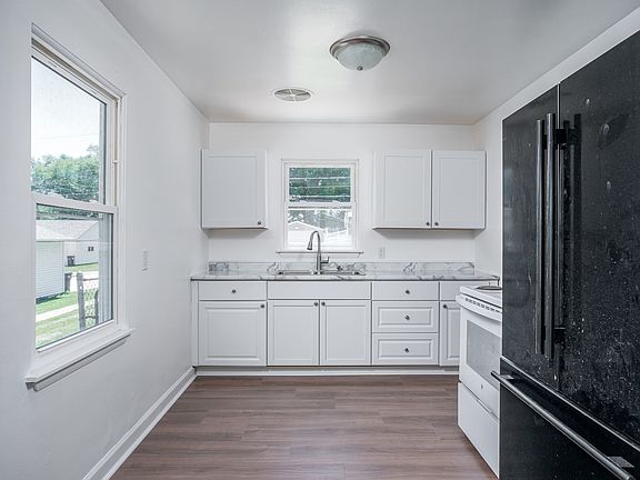 2nd image of 1319 W 38th Pl