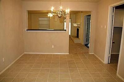 3rd image of 522 Towne Pl