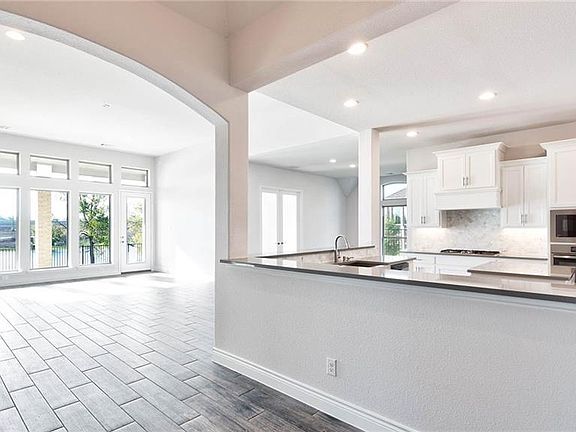 5th image of 1124 Lake Hills Trl