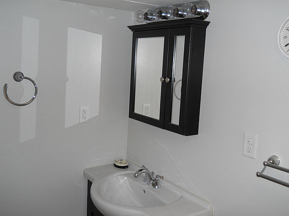 3rd image of 1413 1/2 Wv Ave