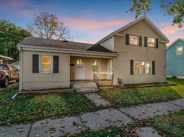 208 N Superior St, De Pere, WI 54115