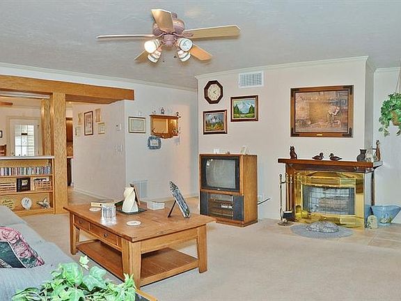 3rd image of 3327 Brookhollow Ct
