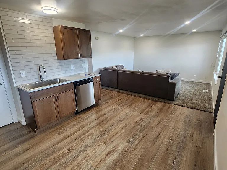 895 E Arrowhead Ln — Photo 26