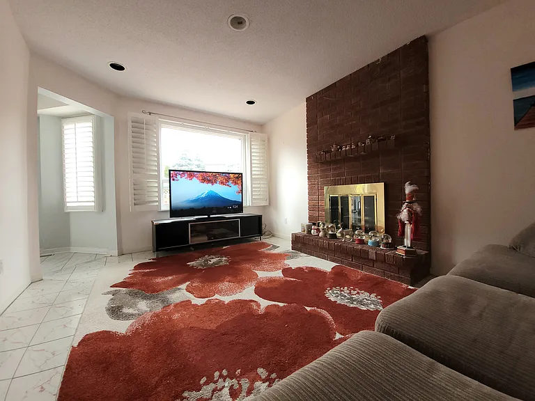 6 Edgecroft Trl — Photo 3