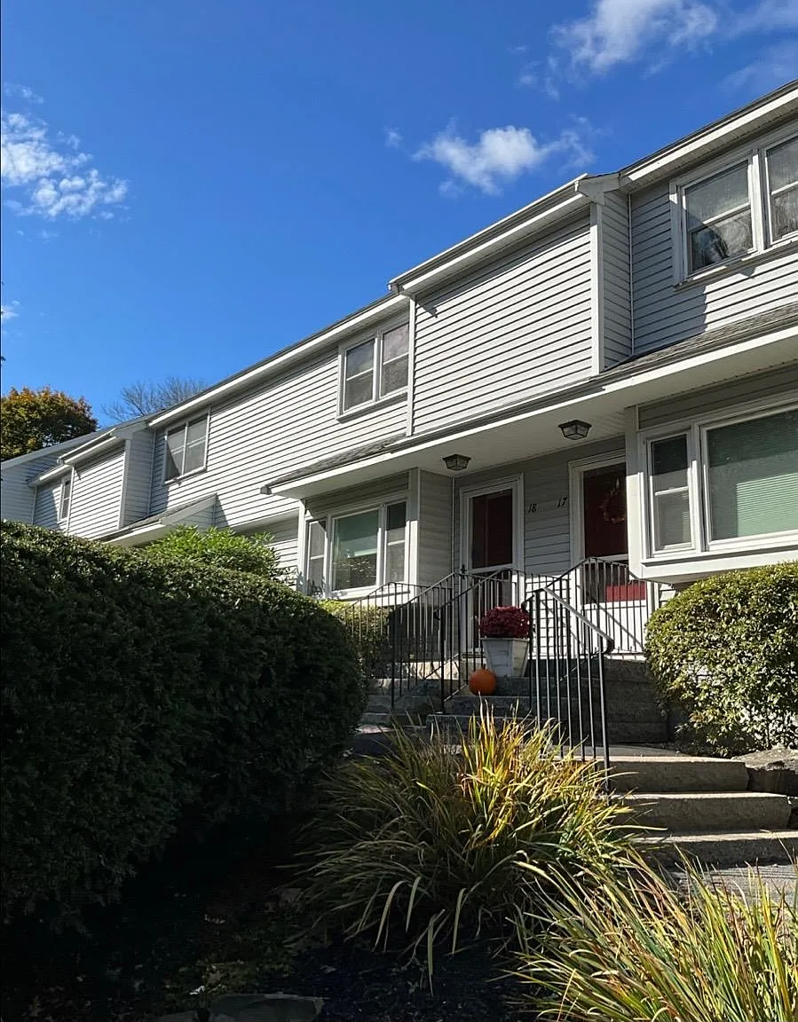 2 bed, 1.5 bath, 1001 sqft, $3,000 — Photo 1