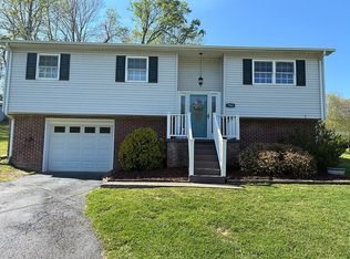 784 Maple Fork Rd, Mount Hope, WV 25880
