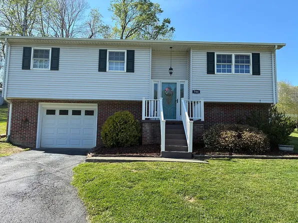 784 Maple Fork Rd, Mount Hope, WV 25880