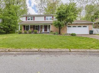 7611 Ridgemont Dr, Newburgh, IN 47630