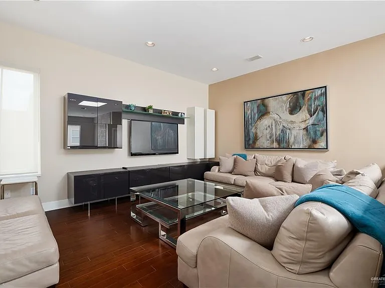 2210 S 49th Ln — Photo 10