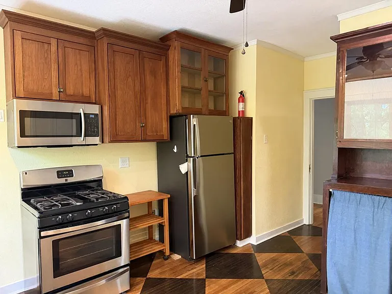 621 Prospect Ave — Photo 2