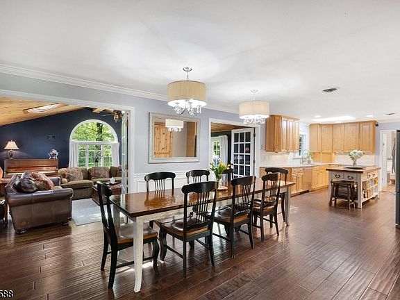 4th image of 209 Lake Rd