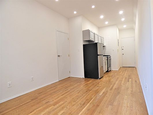 3rd image of 120 Sullivan St APT 2B