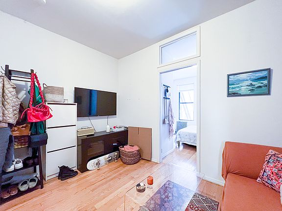 5th image of 338 E 5th St APT 9