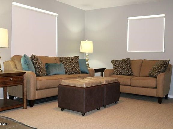 Livingroom 11-18-16 053