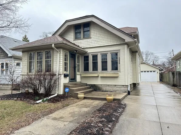 2328 North 69th STREET, Wauwatosa, WI 53213