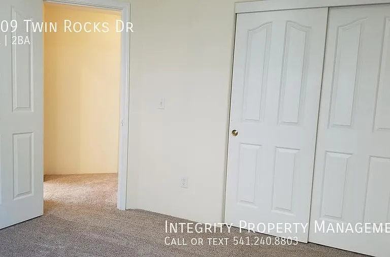 1209 Twin Rocks Dr — Photo 11