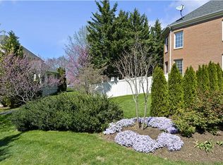 10120 Ratcliffe Manor Dr, Fairfax, VA 22030