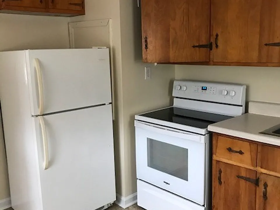 1403 Narrow Ln