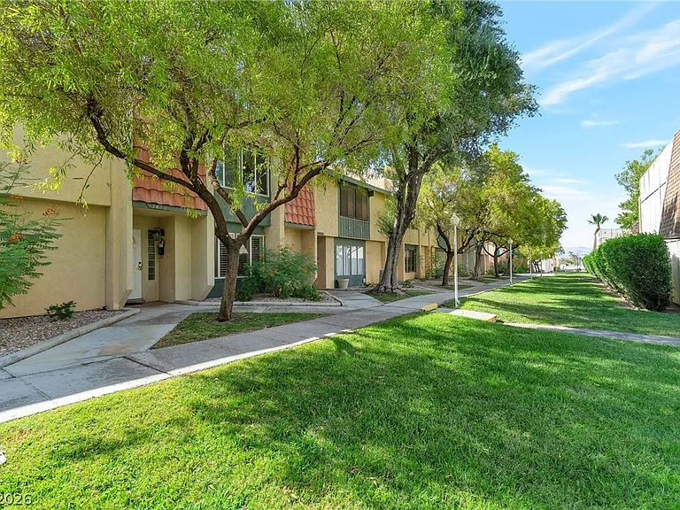 3472 Townhouse Dr — Photo 6