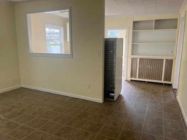 66 Genesee St, New Hartford, NY 13413