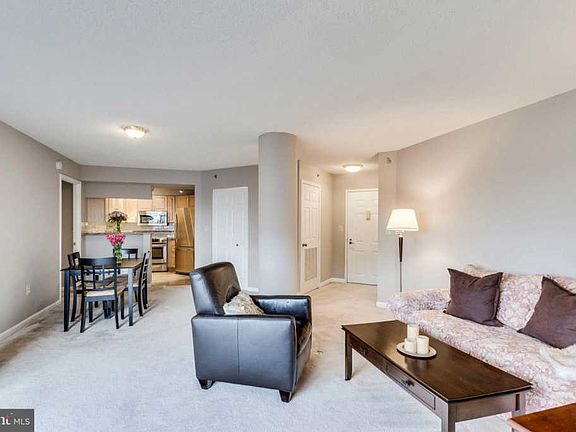 4th image of 2151 Jamieson Ave Unit 2-2008