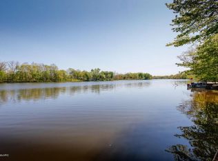 17882 S River Rd, Three Rivers, MI 49093