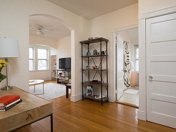 3rd image of 15 Braemore Rd APT 5