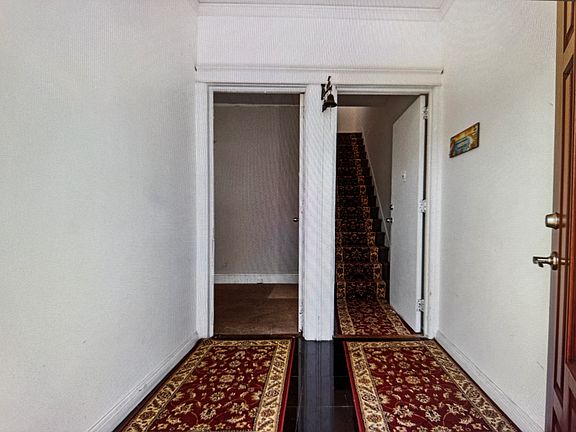 4th image of 18 Whitney Ave Floor 2