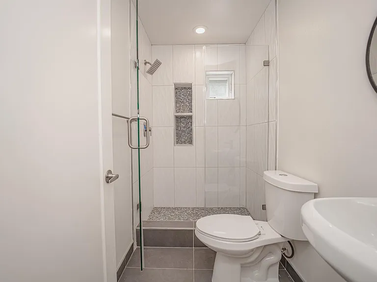 1323 1/2 Bates Ave — Photo 15