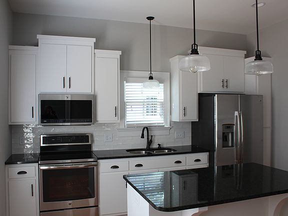 3rd image of 28 River Dr