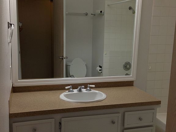 4th image of 10930 NE 37th Pl APT 1