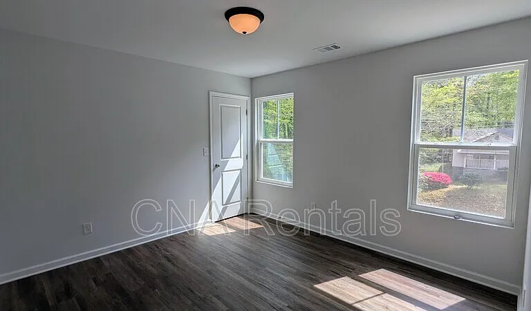 2367 Summit Ave — Photo 15