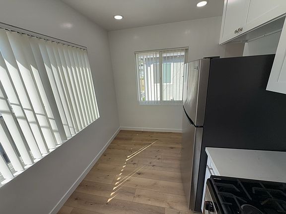4th image of 267-269 W Elm Ave #69C