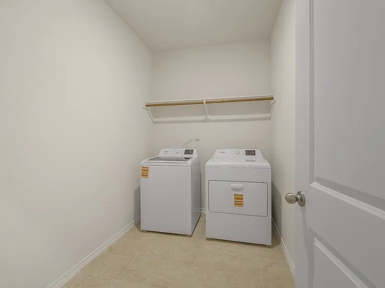 1570 Brooke Dr — Photo 14