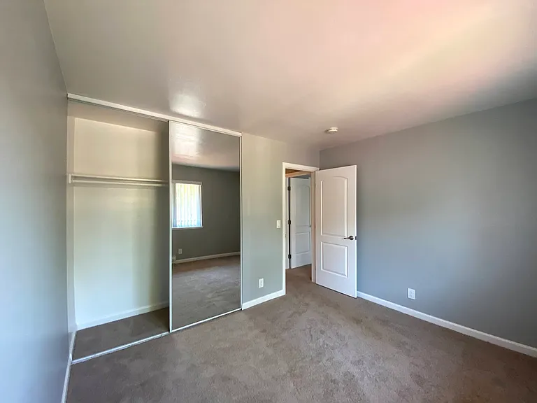 Blackford Oaks Apartments — Photo 8