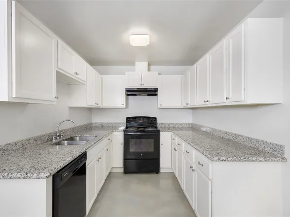 634 Luke St #B, Dayton, TX 77535