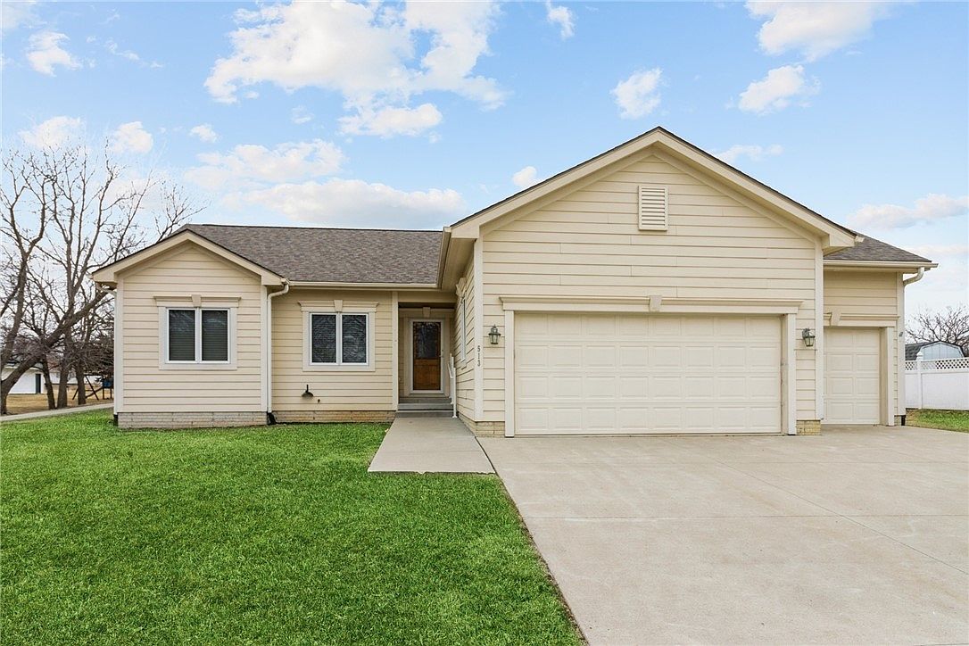 513 W Market St, Panora, IA 50216 Zillow