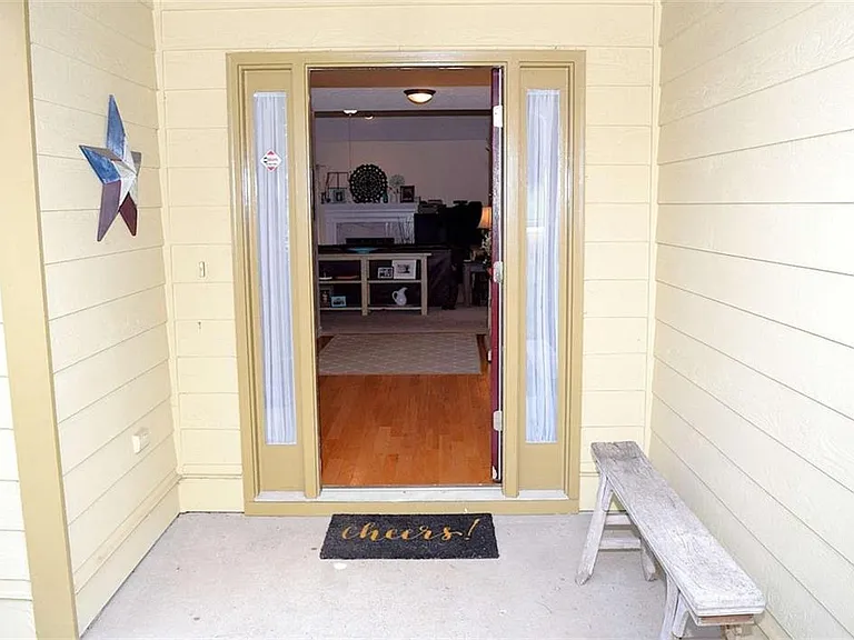 450 Running Fawn Dr — Photo 2