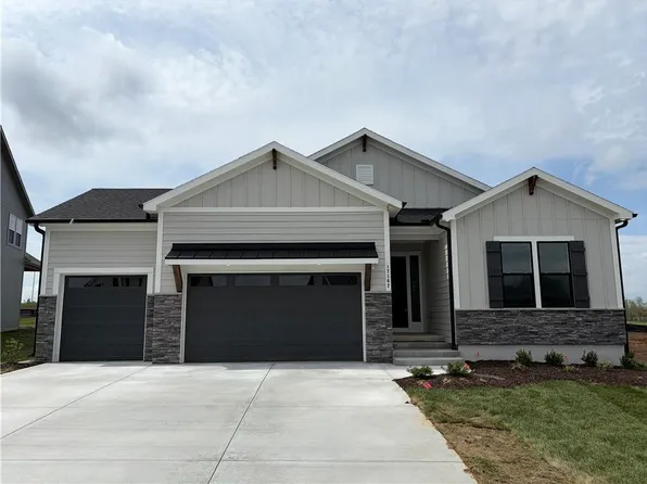 17162 S Laurelwood St, Olathe, KS 66062