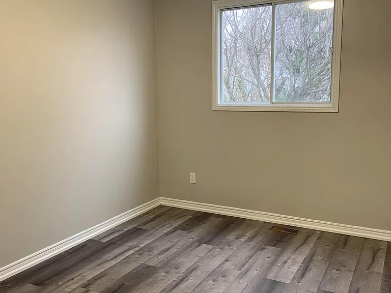 87 Chapel Hill Cres #MAIN — Photo 7