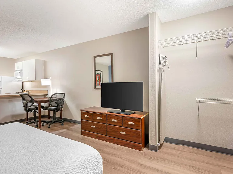 Studio Suite - 2 Full Beds