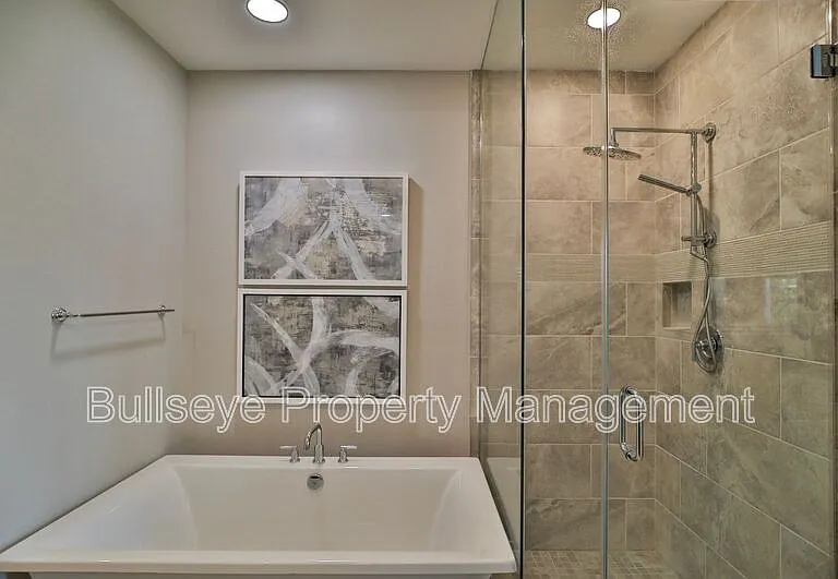 2152 N 141st Ave — Photo 36