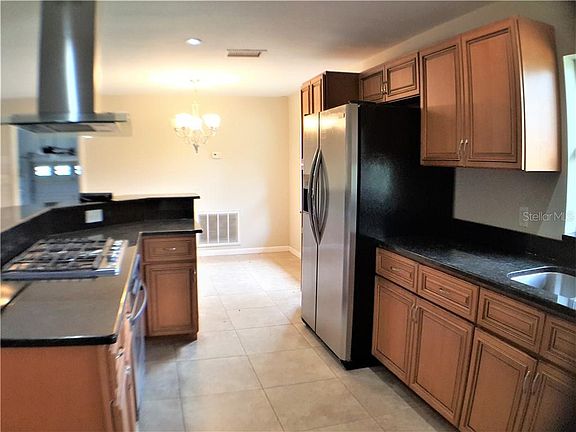 4th image of 1203 Ravenwood Dr