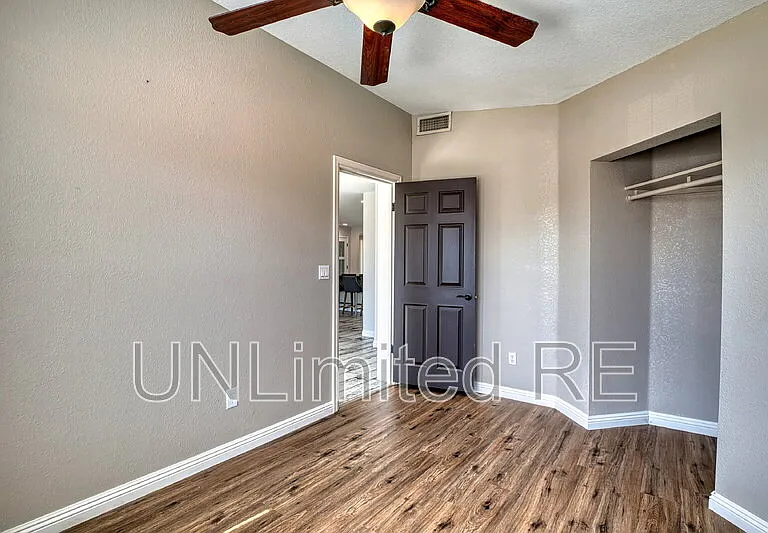 1435 Beefeater Dr — Photo 30