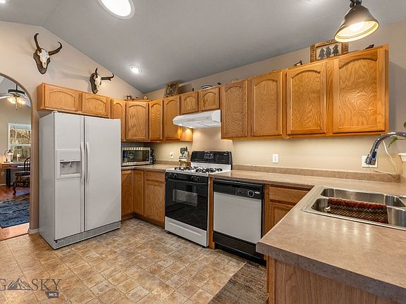 5th image of 23 Woodman Dr
