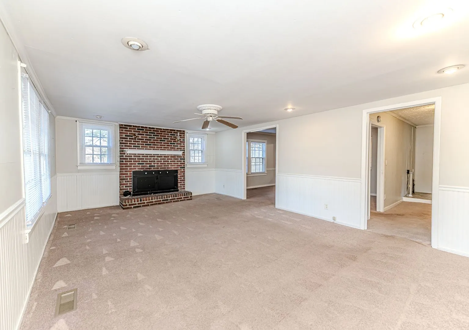 3224 Hawkins Ave. — Photo 2
