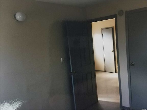 5th image of 41 E 11th St