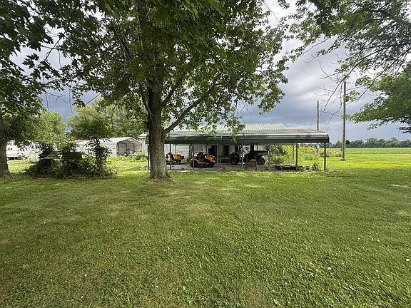 3rd image of 742 Osage Ln