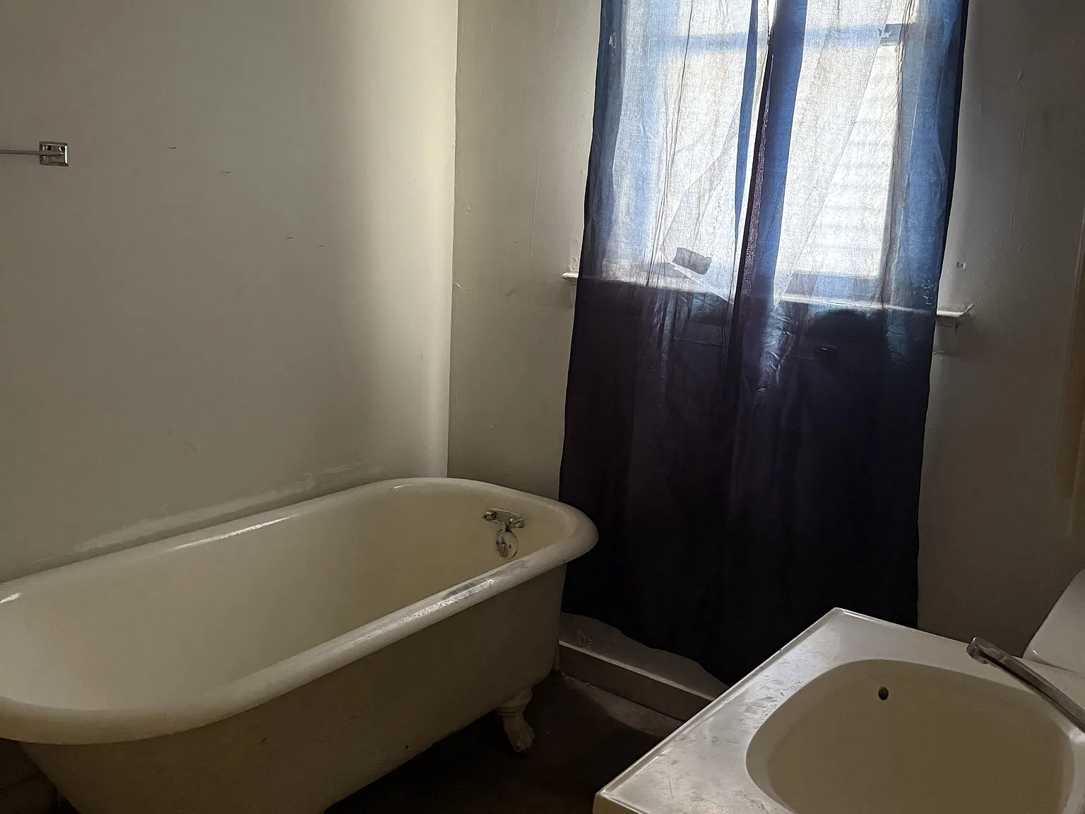 3 bed, 804 sqft, $850 — Photo 2