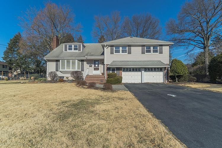1st image of 308 Country Club Dr
